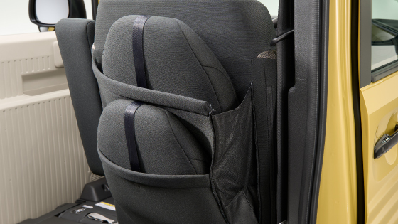 運転席シートバックポケット （リアシートピロー収納機能付）