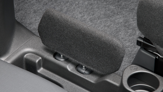 小物侵入防止板