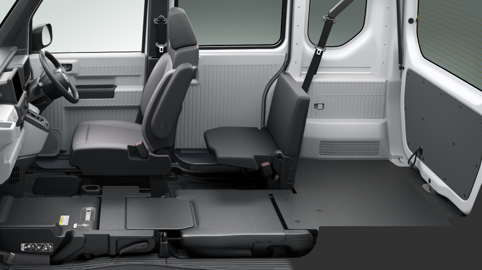 2名乗車時（助手席＆荷室フラットモード）