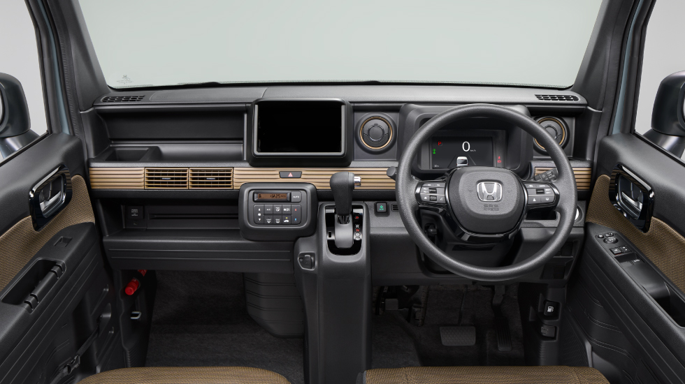 Photo: FUN 特別仕様車 NATURE STYLE（FF/CVT）　ボディーカラーはソニックグレー・パール