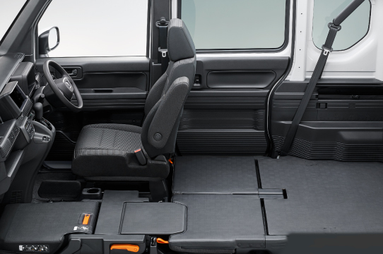 ダイブダウン機構付助手席＆リアシート