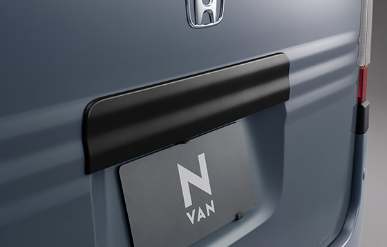 リアライセンスガーニッシュ（ブラック塗装）