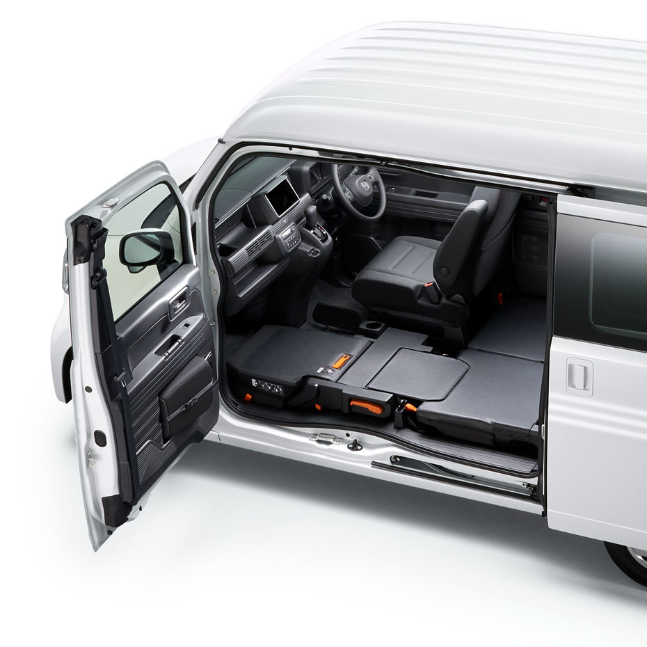 助手席側センターピラーレス（ドアインピラー構造）