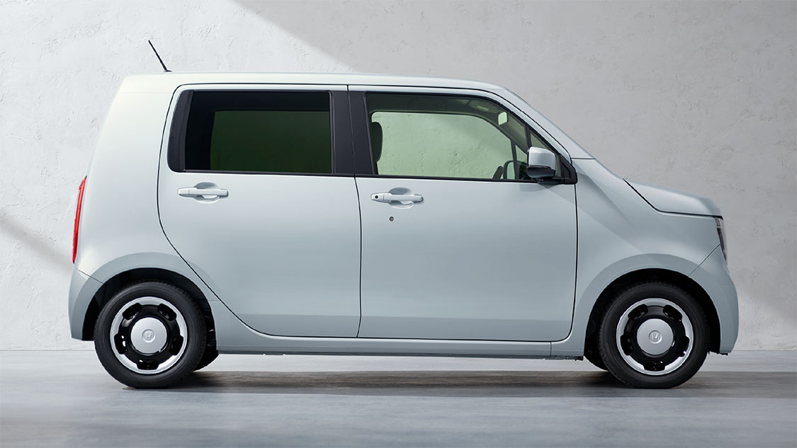 Photo：N-WGN L（FF）　ボディーカラーはプレミアムサンライトホワイト・パール　ディーラーオプション装着車