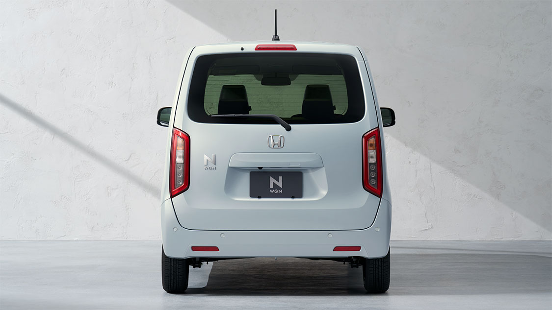 Photo：N-WGN L（FF）　ボディーカラーはプレミアムサンライトホワイト・パール　ディーラーオプション装着車