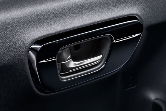 ドアオーナメントパネル（フロント/リア）