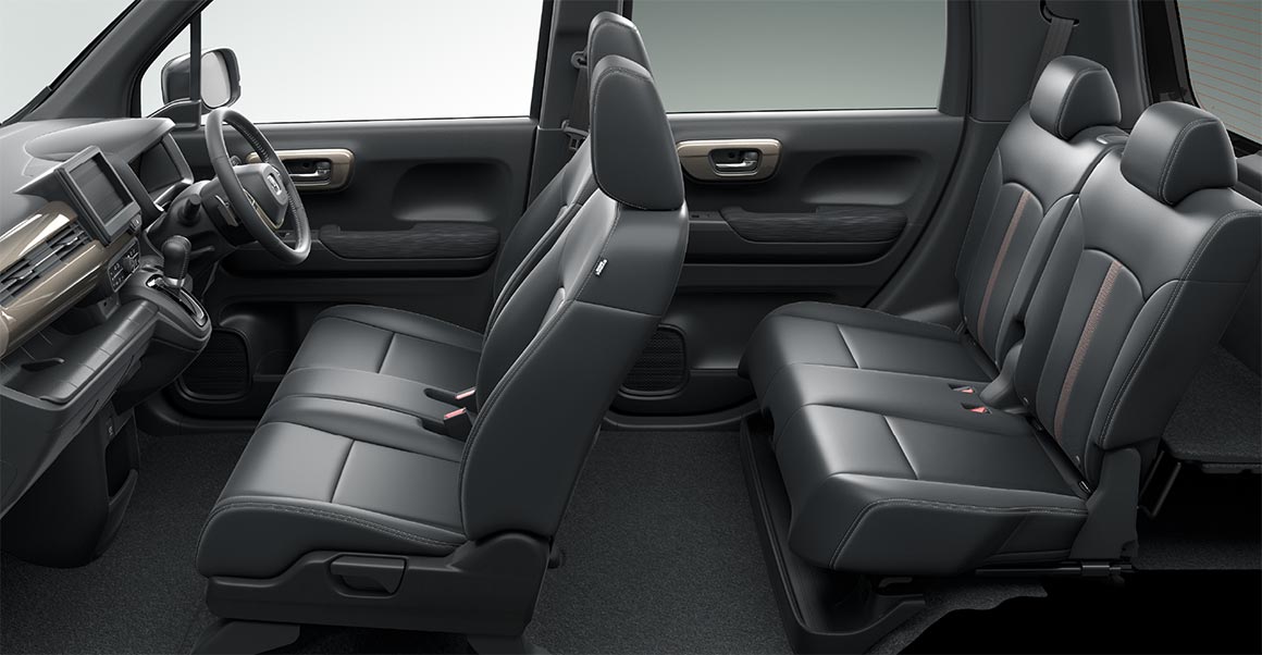 Photo：N-WGN CUSTOM L・ターボ（FF）