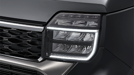 シーケンシャルタイプのターンシグナルランプ。メッキのモールに見えるポジションランプは、点灯時に全体が発光する凝った仕上がり。