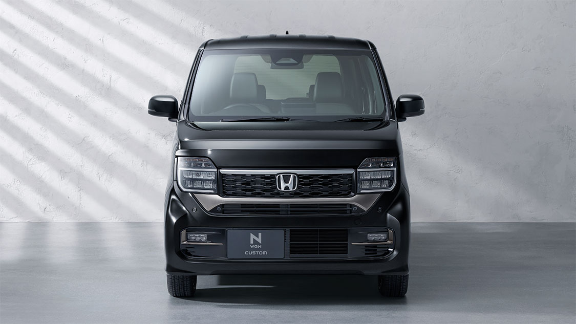 Photo：N-WGN CUSTOM L・ターボ（FF）　ボディーカラーはクリスタルブラック・パール　ディーラーオプション装着車