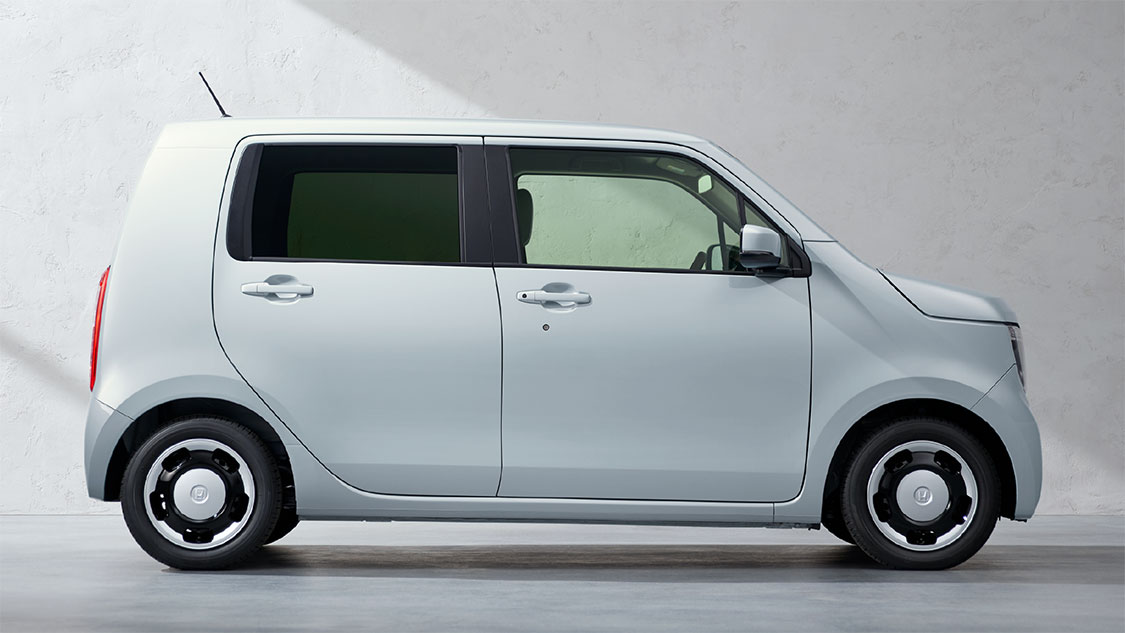 Photo：N-WGN L（FF）　ボディーカラーはプレミアムサンライトホワイト・パール　ディーラーオプション装着車