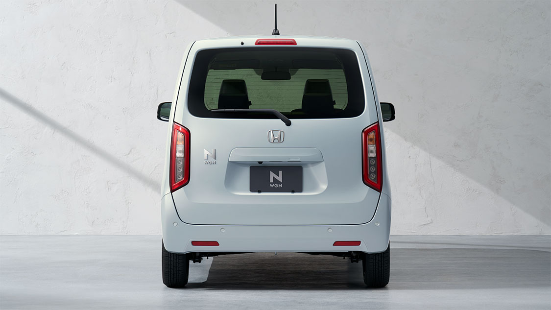 Photo：N-WGN L（FF）　ボディーカラーはプレミアムサンライトホワイト・パール　ディーラーオプション装着車