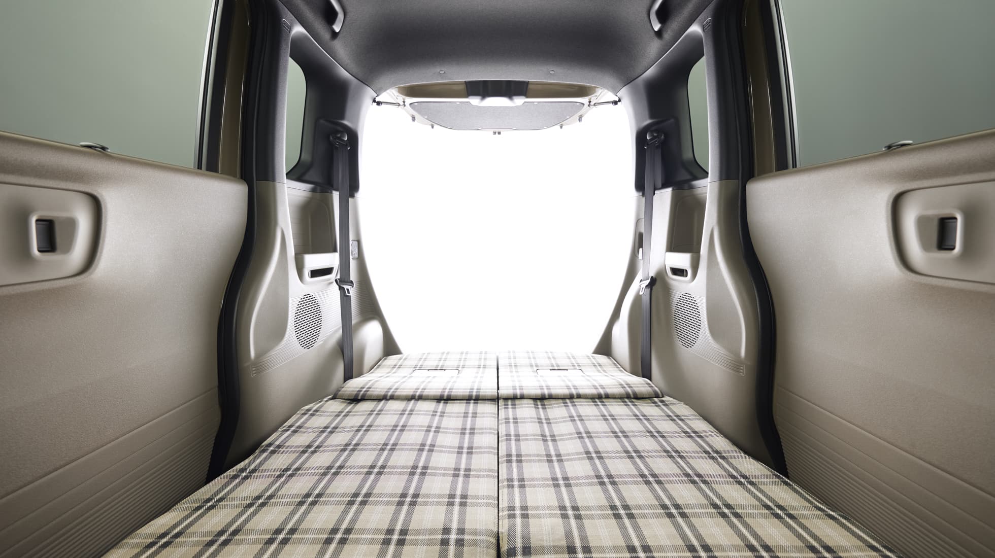 Photo：N-BOX JOY ターボ（FF）　 インテリアカラーはブラウン×ブラック　メーカーオプション、ディーラーオプション装着車