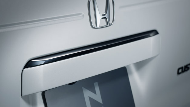 ベルリナブラック塗装 リアライセンスガーニッシュ