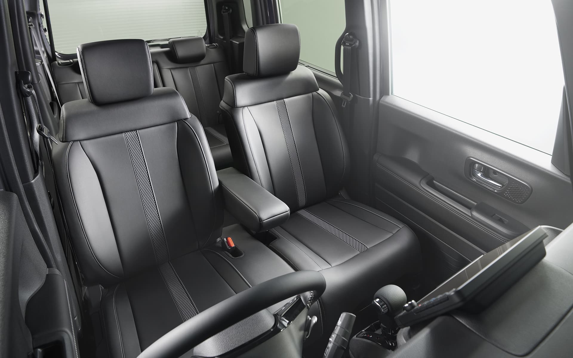 乗るたびに心地よく、自然体でいられる室内空間。