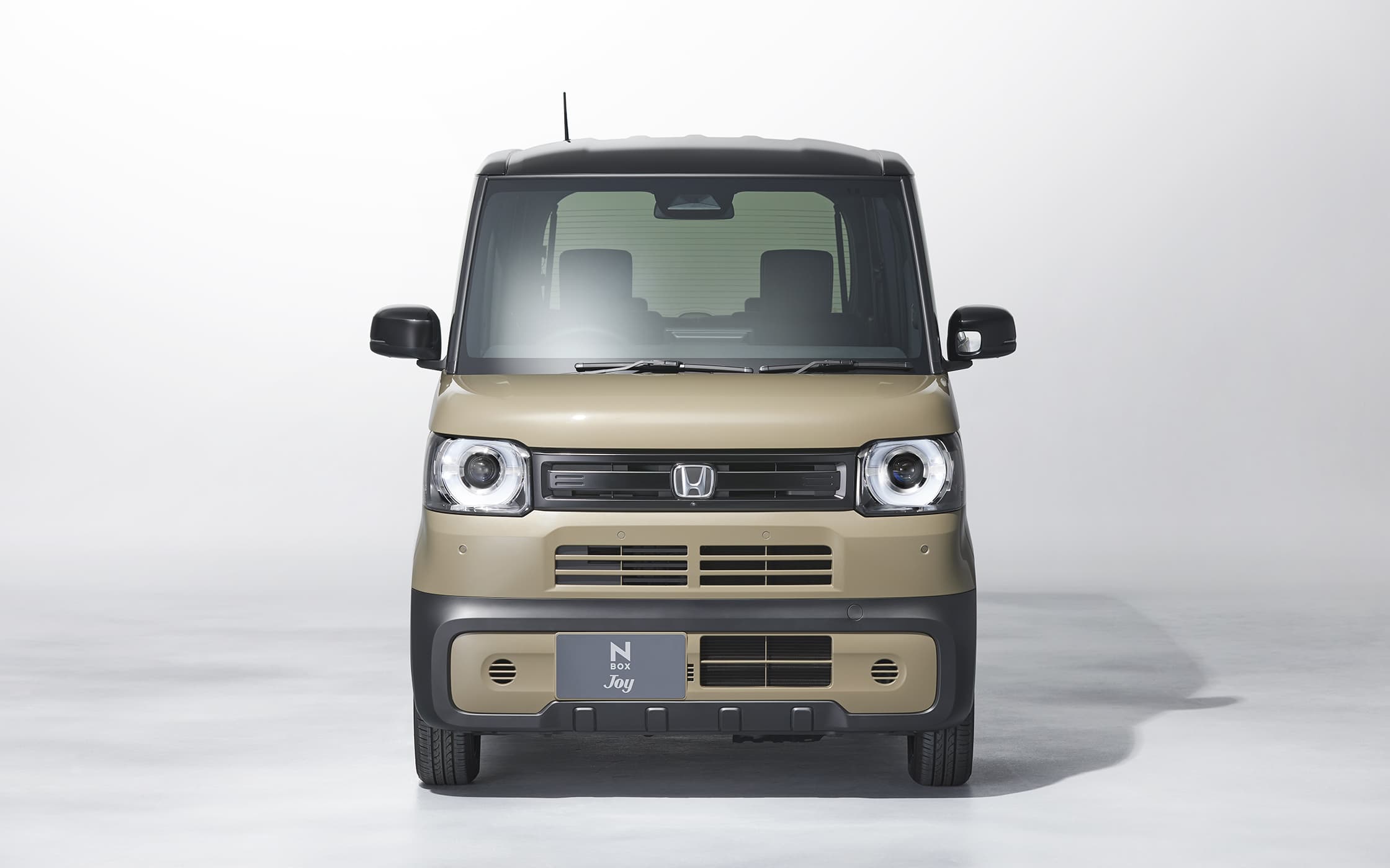 自然の中でもしっかり映えるタフなスタイリング。