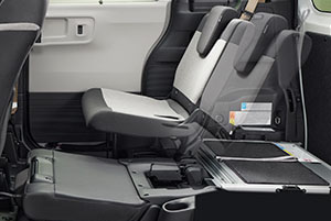 ダイブダウン機構付リアシート