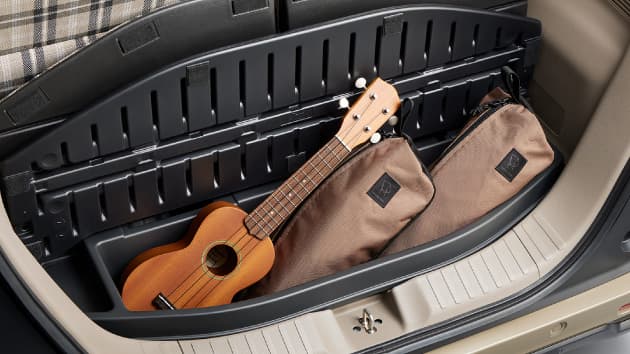 フタを立てれば、大きな荷物も収納可能。