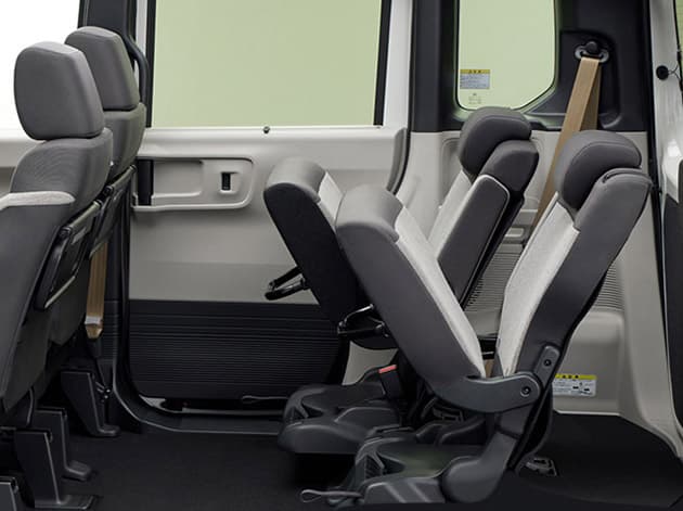 チップアップ&ダイブダウン機構付スライドリアシート