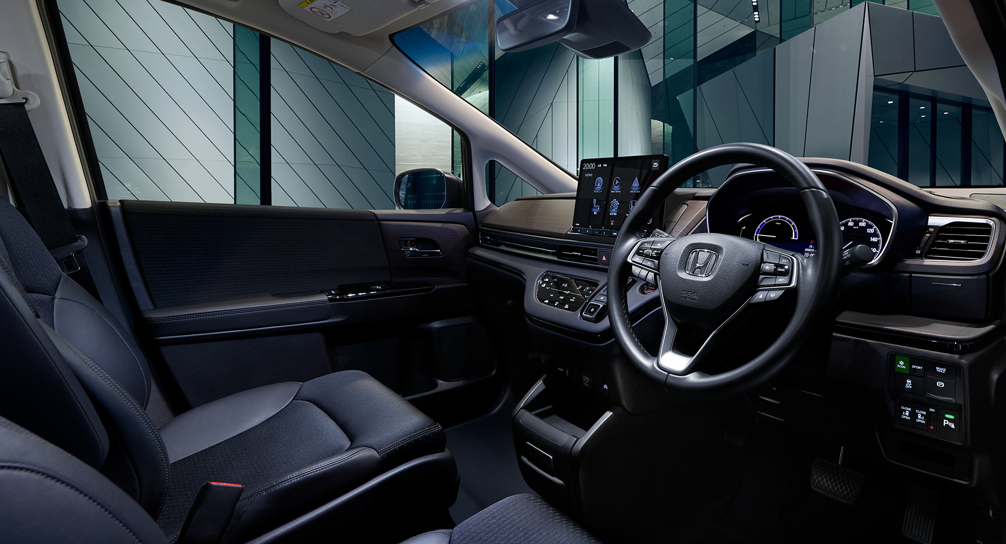 e:HEV ABSOLUTE　ボディーカラーはクリスタルブラック・パールⅡ　ディーラーオプション装着車