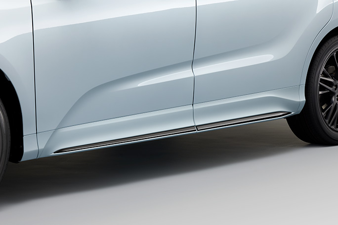 エアロダイナミクス・ドアロアーガーニッシュ〈ブラッククロームメッキモール付〉