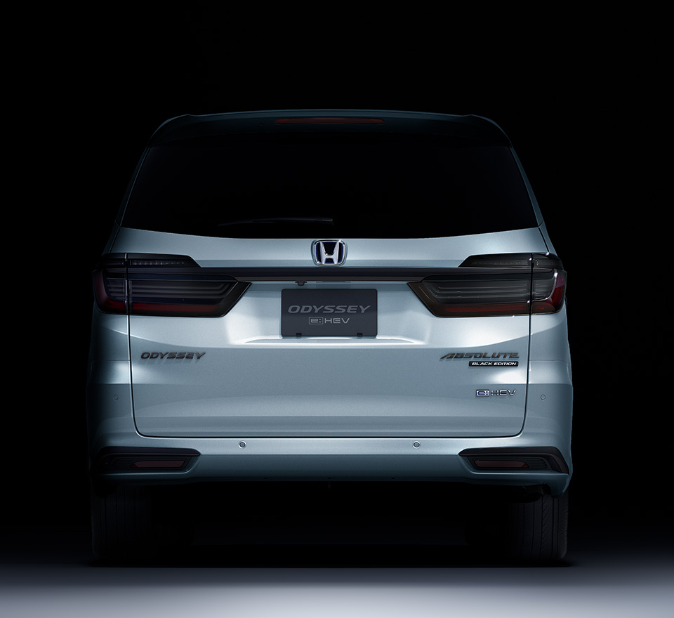 e:HEV ABSOLUTE・EX BLACK EDITION　ボディーカラーはダイヤモンドダスト・パール　ディーラーオプション装着車