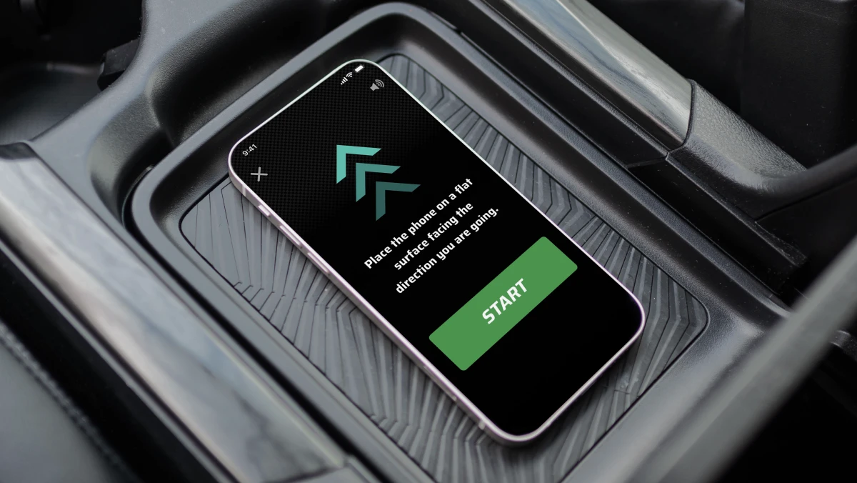 RoadPeformanceアプリを起動し車内に置いた様子