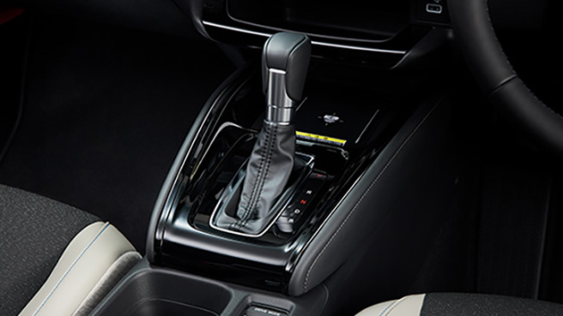 フロントセンターコンソールガーニッシュ（ピアノブラック）