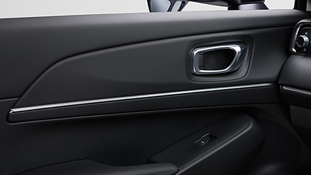 ドアライニングガーニッシュ（シルバー）