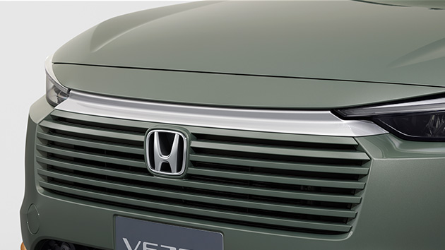 フロントグリルガーニッシュ（シルバー）