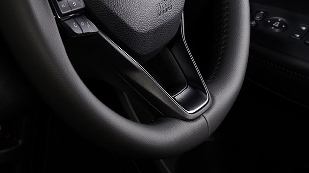 本革巻ステアリングホイール（ブラックステッチ）/ピアノブラック調ステアリングガーニッシュ