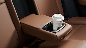 リアセンターアームレスト（ドリンクホルダー付）