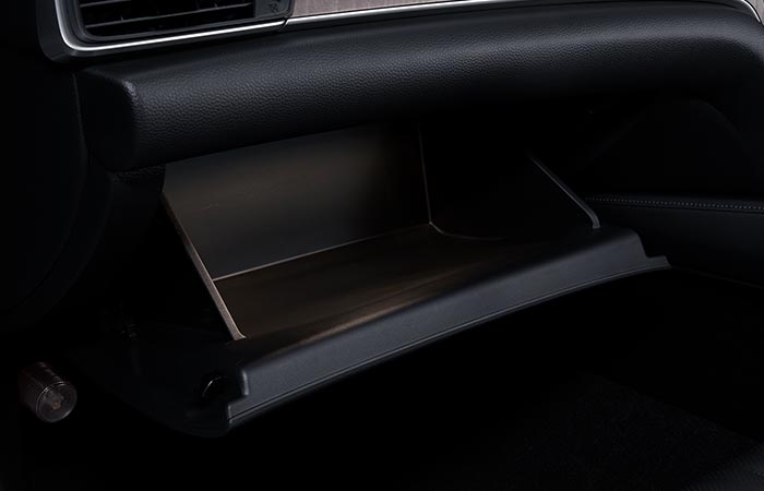 グローブボックス（照明付）