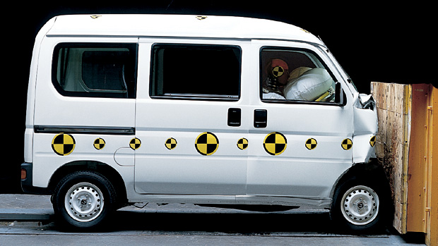 55km/h�O�ʃt�����b�v�Փˎ���