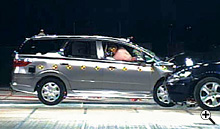 �e�X�g�ԗ��ɂ��N���}���݂̏Փˎ���