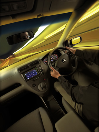 Photo�FXS�@�C���e���A�J���[�̓`�^���@���[�J�[�I�v�V�����i�����F��Honda�EHDD�i�r�Q�[�V�����V�X�e���j