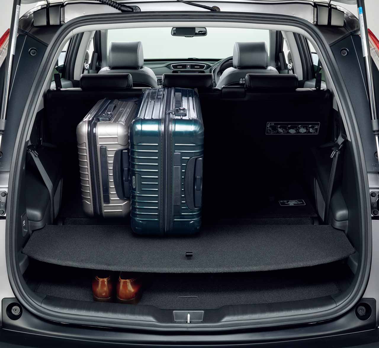 3列目シートは、普段使わないときはたたんでおけます。