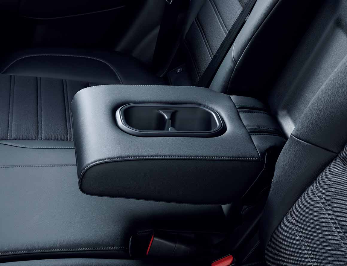 2列目センターアームレスト