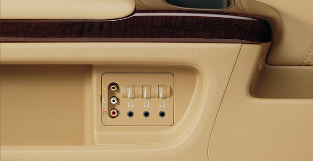 �O�����͒[�q/�w�b�h�z���o�͒[�q