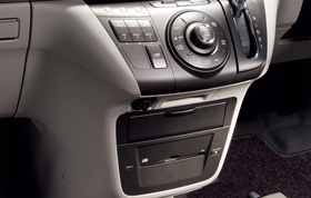 AM/FM�`���[�i�[�tCD�v���[���[�{6�X�s�[�J�[