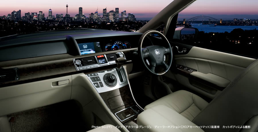 Photo�FSG�iFF�j�@�C���e���A�J���[�̓O���[�W���@�f�B�[���[�I�v�V�����i�t���A�J�[�y�b�g�}�b�g�j�����ԁ@�J�b�g�{�f�B�ɂ��B�e