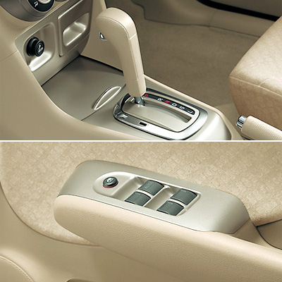 �V���o�[���^���b�N�p�l���i�Z���^�[�R���\�[���A�p���[�E�C���h�E�X�C�b�`�p�l���j  