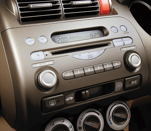 AM�^FM�`���[�i�[�tCD�v���[���[