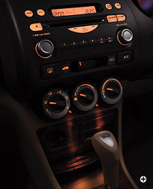 �C���e���A�Ɩ�