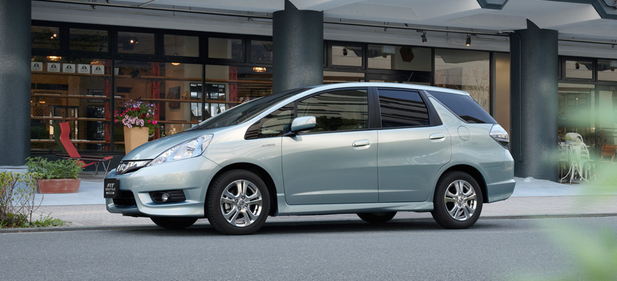 5�i���o�[�Ƃ͎v���Ȃ��A���X�ƐL�т₩�ȃV���G�b�g�B