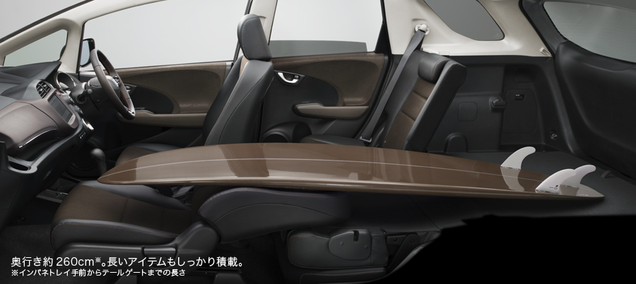 ���s����260cm���B�����A�C�e������������ύځB���C���p�l�g���C��O����e�[���Q�[�g�܂ł̒����B