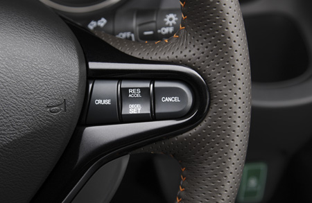 �{�^���ЂƂŒ葬���s�B�����O�h���C�u�����K�ɂ���N���[�Y�R���g���[���B