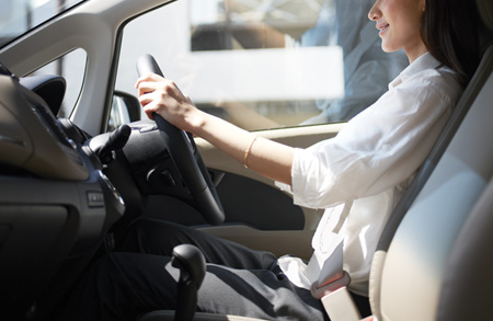 ��l�ЂƂ�̎p���ɂ������ƃt�B�b�g����^�]�ȁB