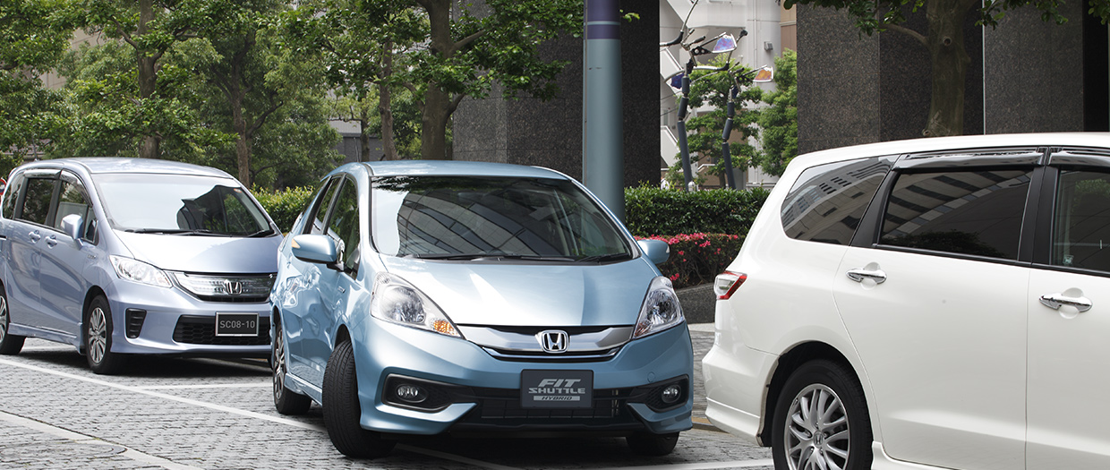 �^�]���₷���B5�i���o�[�T�C�Y�B�����͍L���B�{�f�B�̓R���p�N�g�ɁB