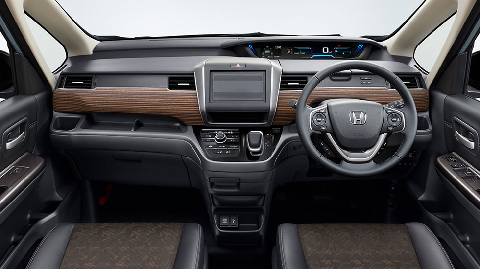 Photo：フリード HYBRID CROSSTAR 特別仕様車 ブラックスタイル（FF）　ディーラーオプション装着車