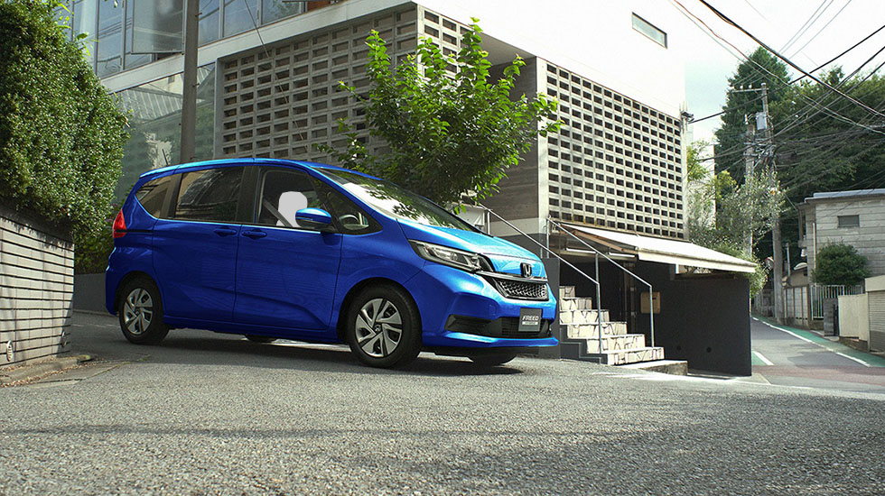 Photo：フリード HYBRID G（FF/6人乗り）　ボディーカラーはプレミアムクリスタルブルー・メタリック